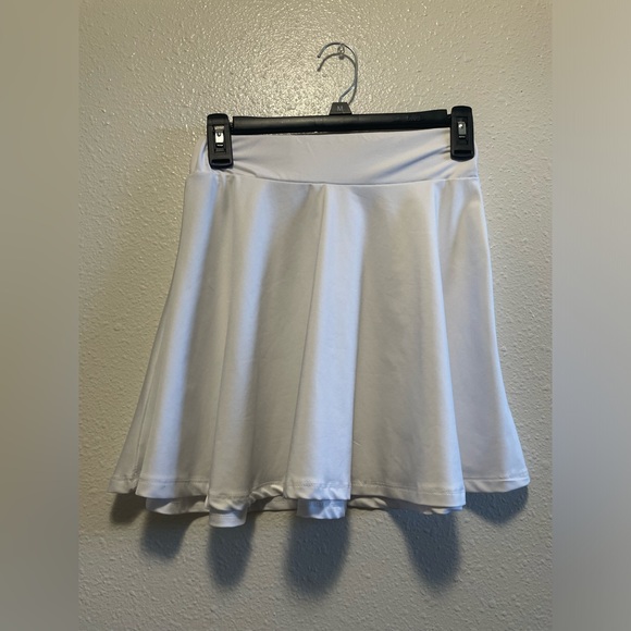 Basic All White Mini Skirt - Picture 5 of 5